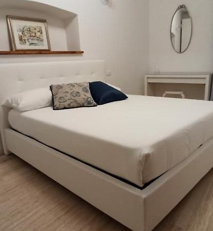 Dimora Tra Ciuchi E Poeti Apartment L'Aquila Bagian luar foto