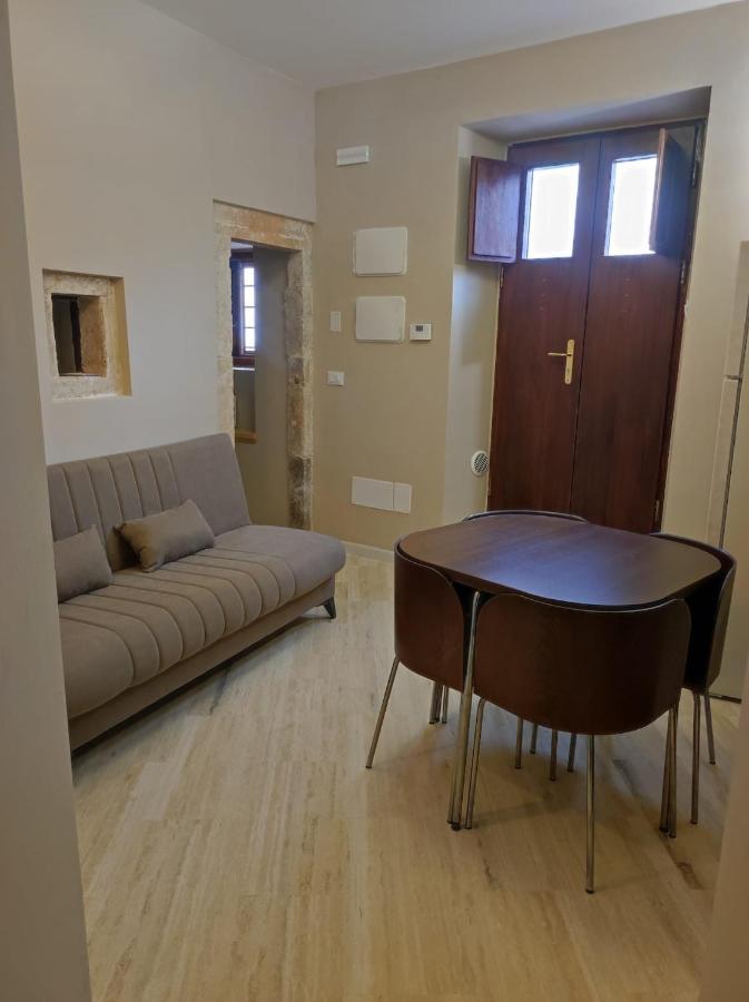 Dimora Tra Ciuchi E Poeti Apartment L'Aquila Bagian luar foto