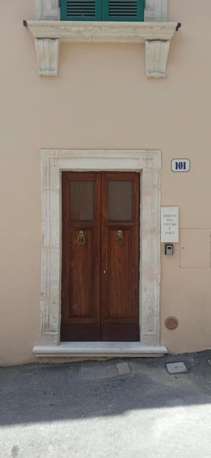 Dimora Tra Ciuchi E Poeti Apartment L'Aquila Bagian luar foto